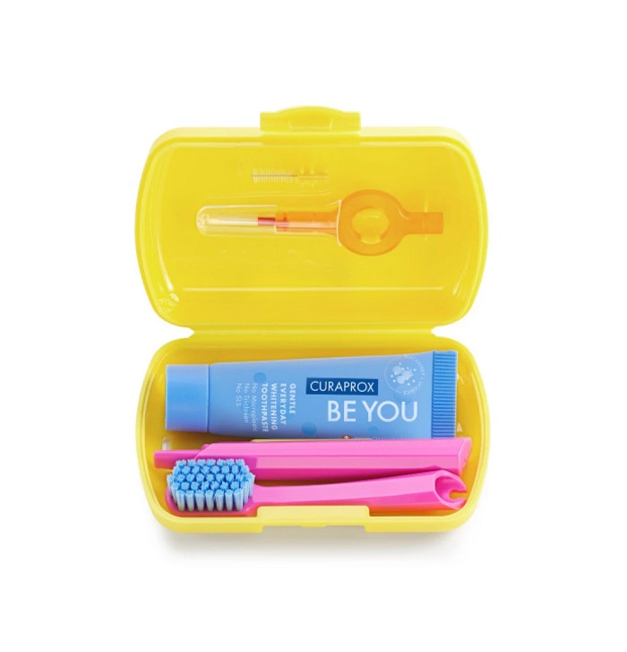 7612412429862-Curaprox-Travel-Set-Στοματικής-Υγιεινής-Ταξιδίου-Οδοντόκρεμα-10ml-Οδοντόβουρτσα_Πτυσσόμενη-Μεσοδόντιο-Βουρτσάκι-Καθαρισμού-olgaspharmacy